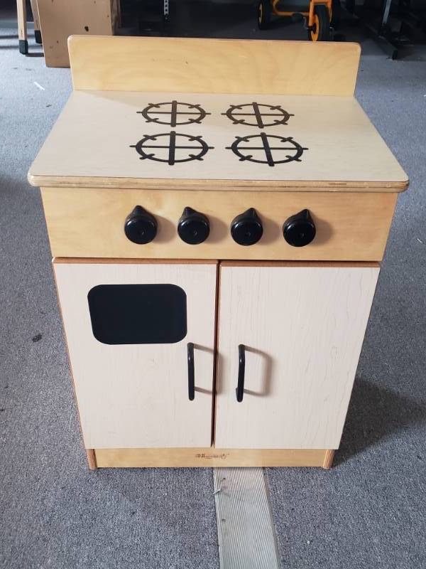 lot 75 image: Childrens Play Oven