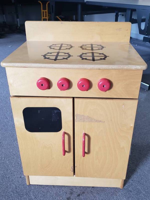 lot 77 image: Childrens Play Oven