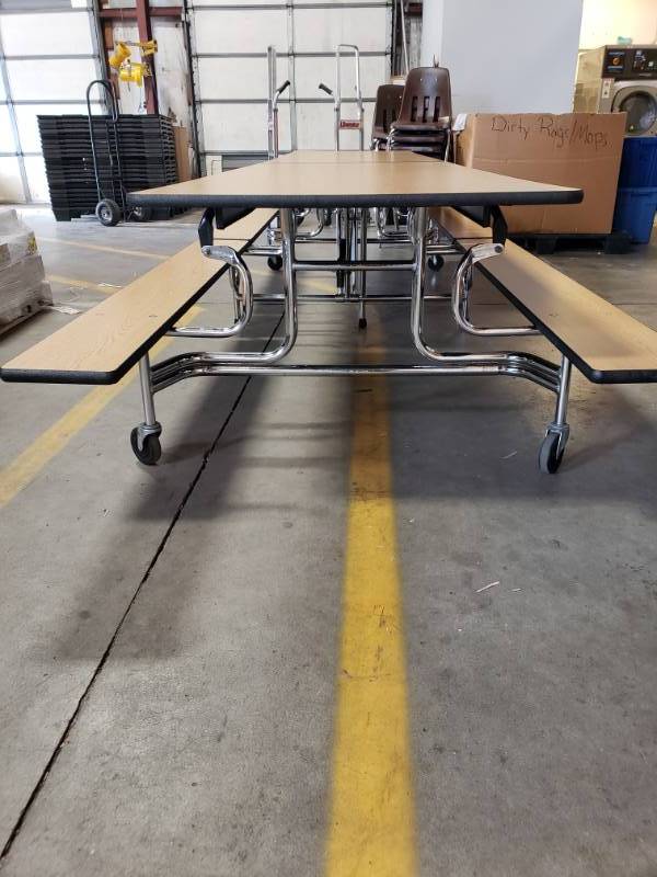 lot 15 image: Mobile Lunch Table