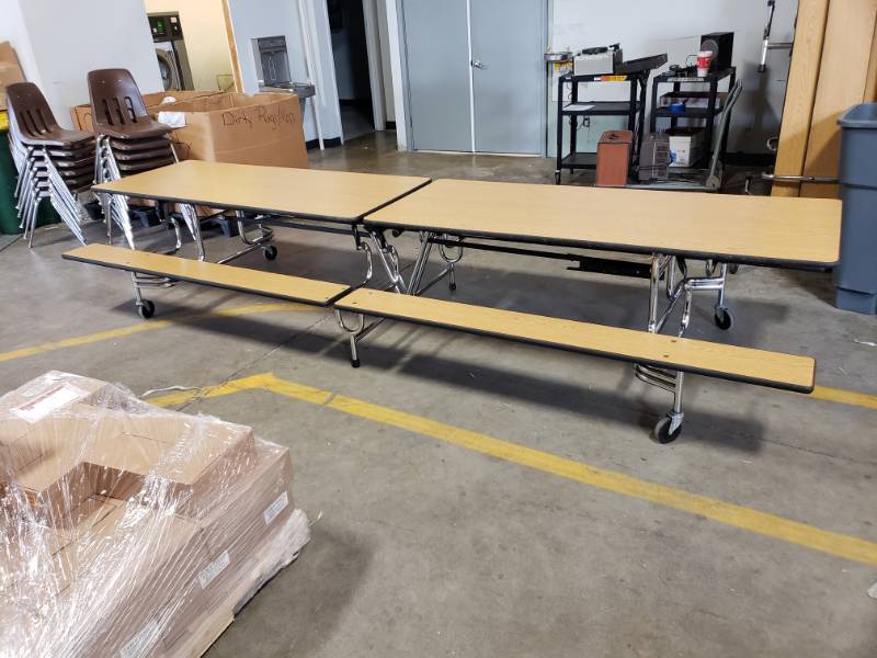 lot 19 image: Mobile Lunch Table