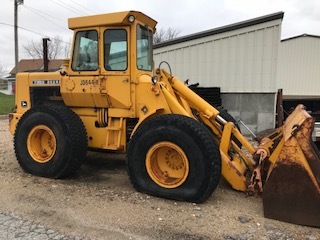 lot 5 image: John Deere Loader wBlade
