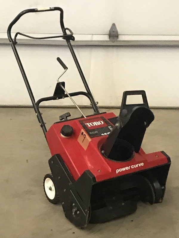 lot 9 image: Toro CR-2000E Snow Blower