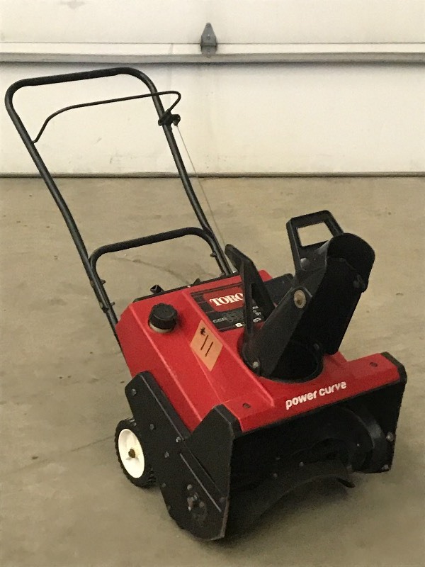 lot 11 image: Toro CCR-3650 Snow Blower