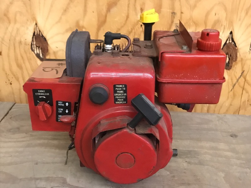 lot 15 image: Toro 5HP Engine