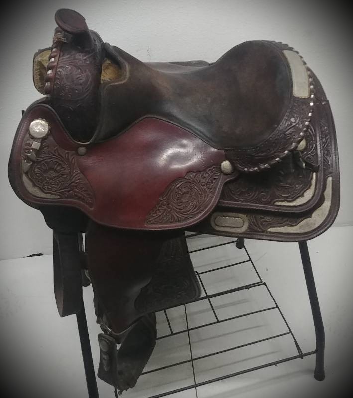 lot 2 image: Circly Y Silver Embelished Saddle