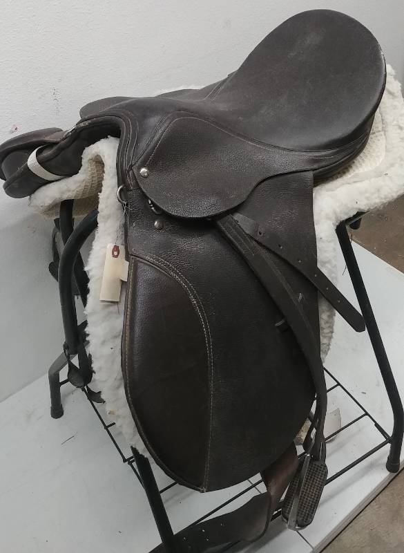 lot 4 image: Saddle