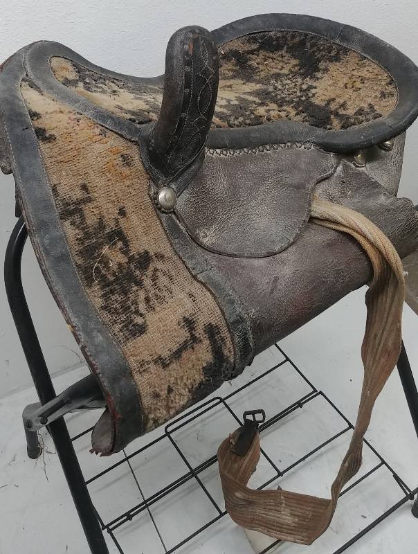 lot 8 image: English Side Saddle