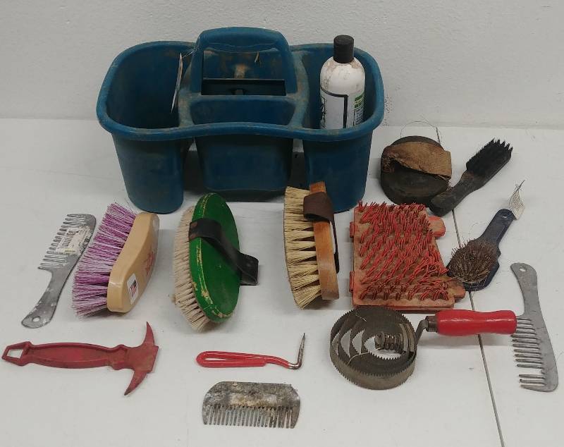 lot 10 image: Horse Grooming Kit  Tools