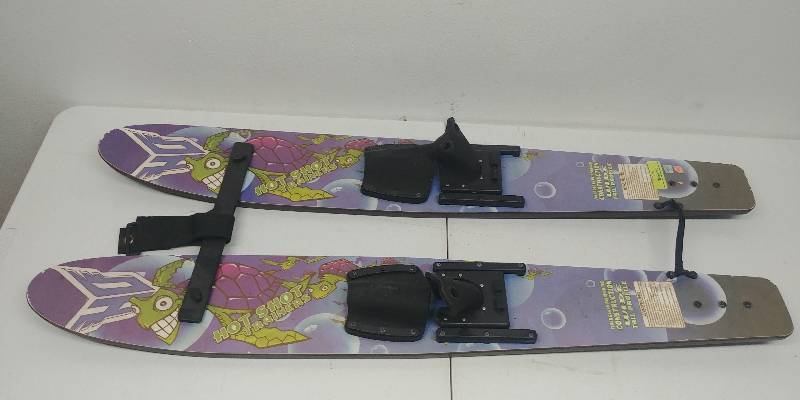 lot 44 image: HotShot Trainers water skis