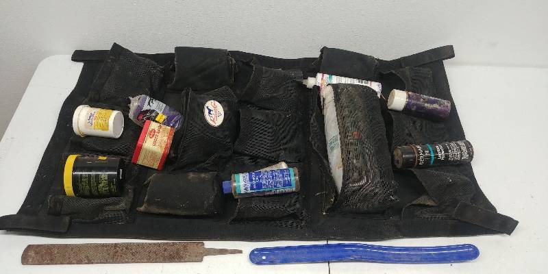 lot 63 image: Equine Care Kit