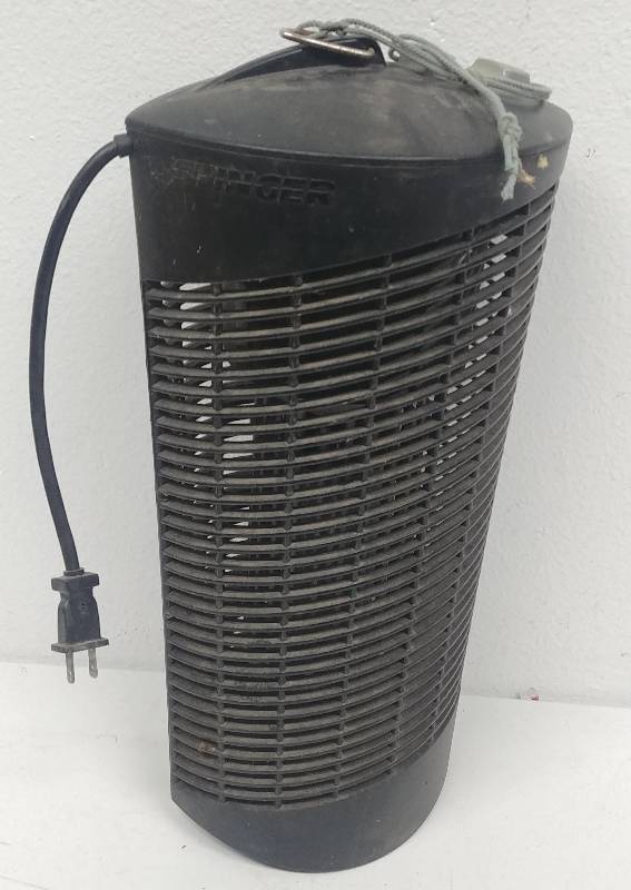 lot 77 image: Stinger hanging bug zapper