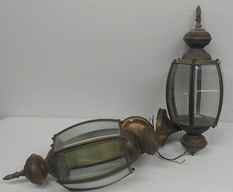 lot 78 image: Vintage Antique Brass Carriage Lisght Set