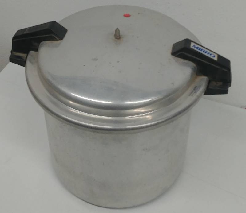 lot 84 image: Mirro 22qt Pressure Cooker