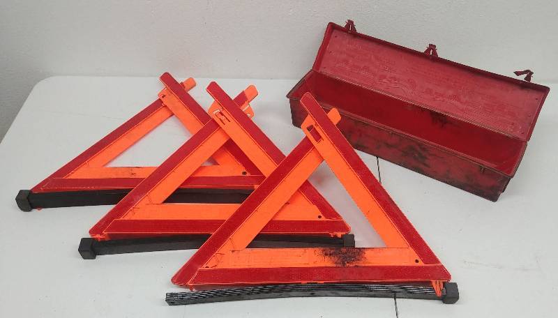 lot 87 image: NAPA DOT Emergency Road Triangle Set, Heavy Duty