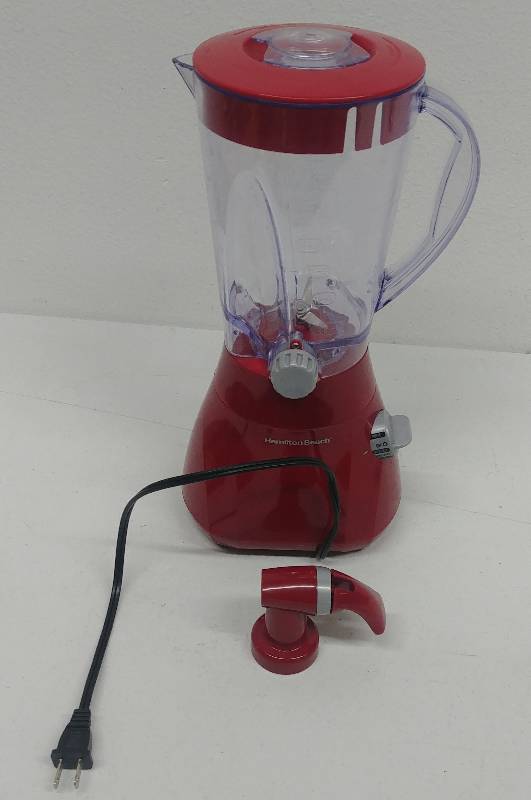 lot 96 image: Hamilton beach Blender w pour spout