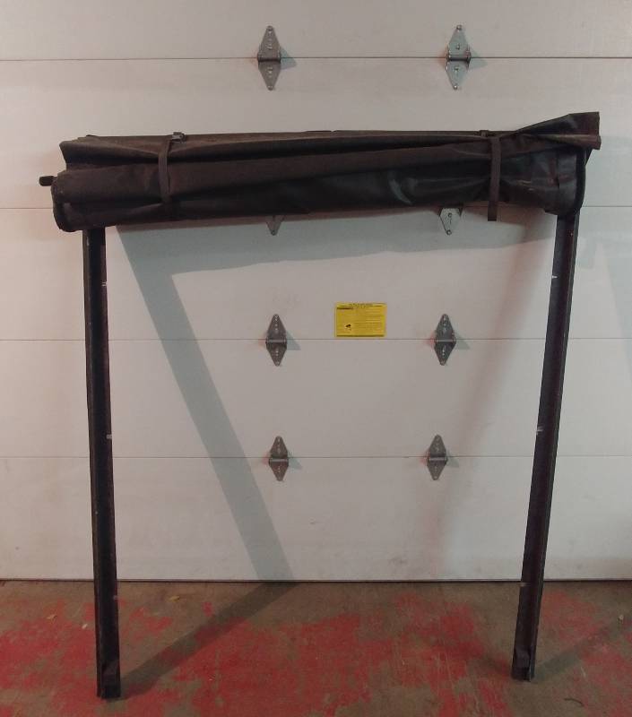 lot 101 image: Roll-up Short-bed Truck Teneau Cover 64W X 68L
