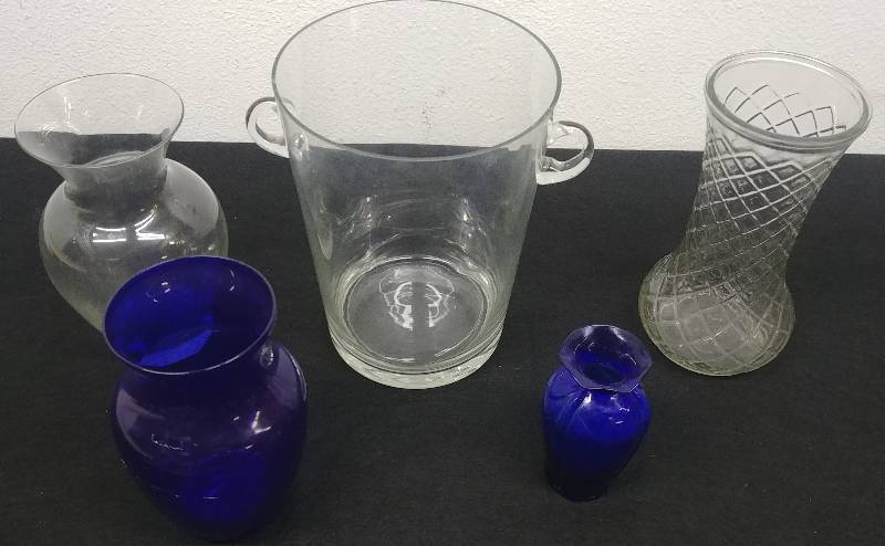 lot 129 image: Vase Assortment