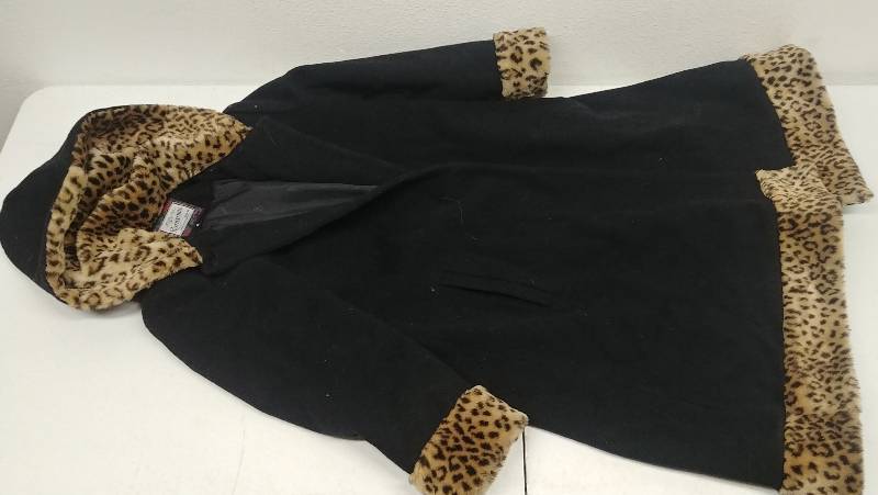 lot 134 image: Rothschild Womens Coat, Very Good Condition to like-new