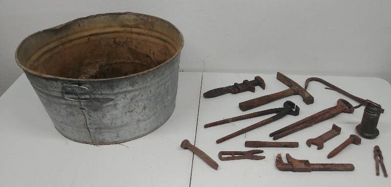lot 136 image: Antique Vintage Curios & Tools