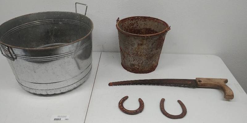 lot 163 image: Antique Vintage Horse Shoes and Stuff