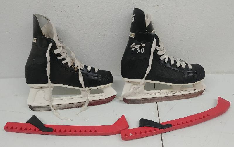 lot 165 image: CCM sz6 Hockey Skates