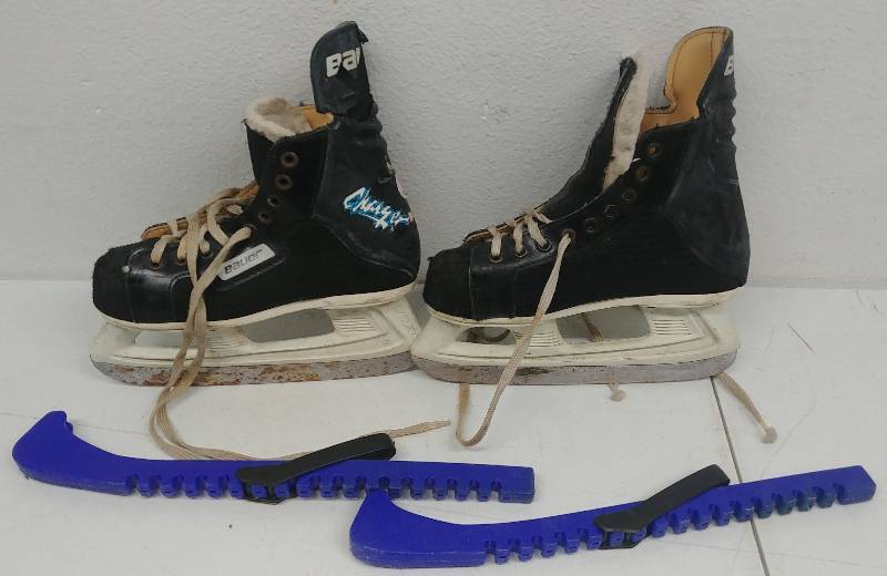 lot 166 image: Bauer sz4 Hockey Skates