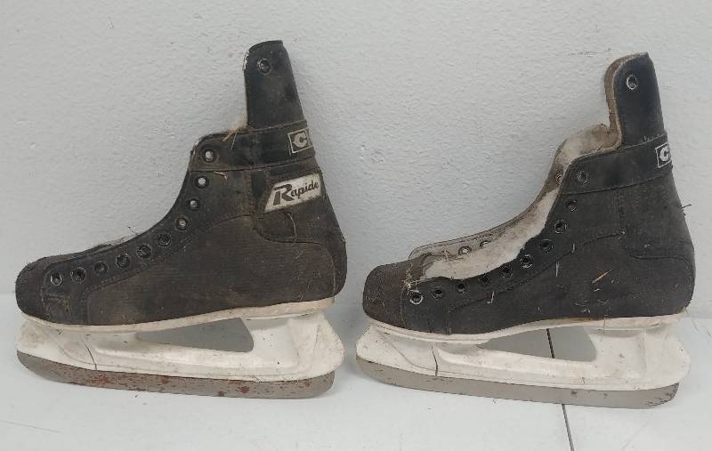 lot 167 image: CCM Rapide sz6 Hockey Skates