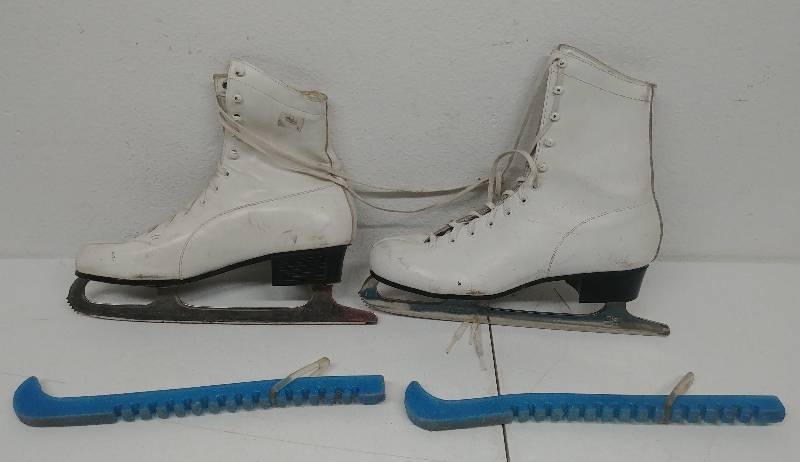 lot 168 image: Womens Figure Skates sz 10 23