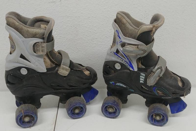 lot 170 image: Kids Roller Skates sz J10-J13
