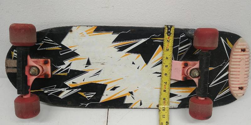 lot 173 image: 10 wide trick skate board