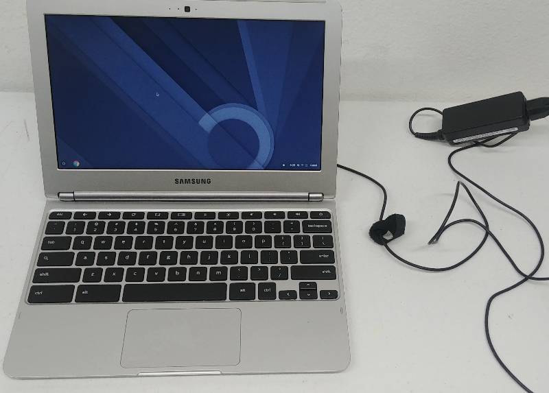lot 181 image: Samsung Laptop Chrome Book