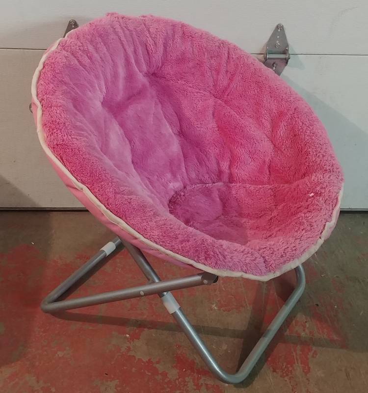 lot 187 image: Pop-up Plush Beanie chair.