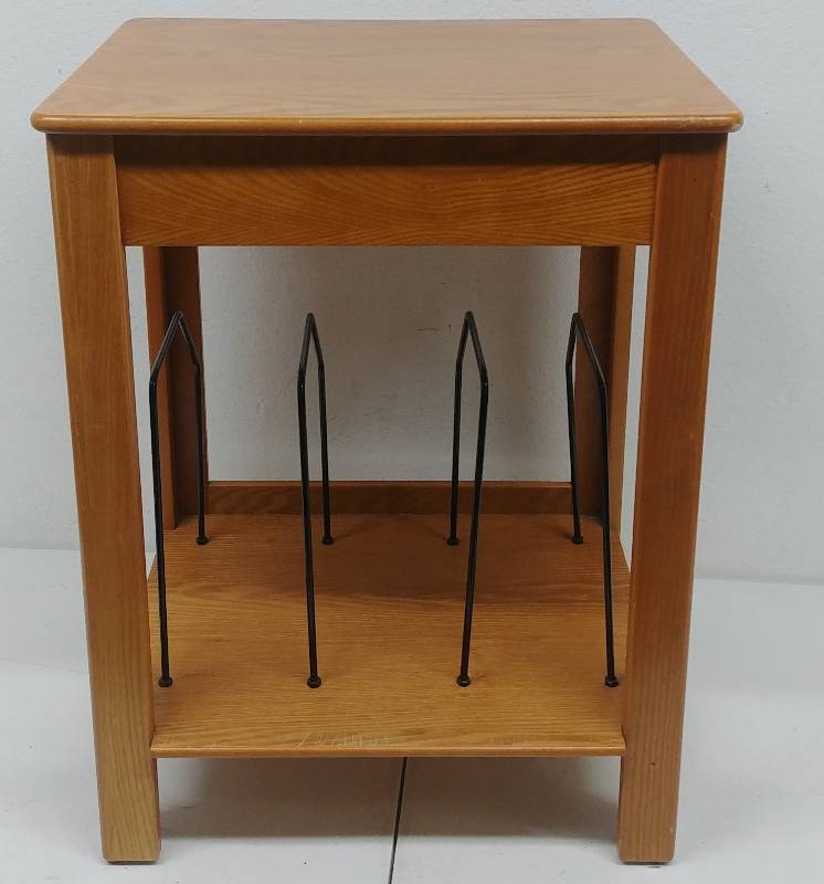 lot 193 image: End Table with Media Rack