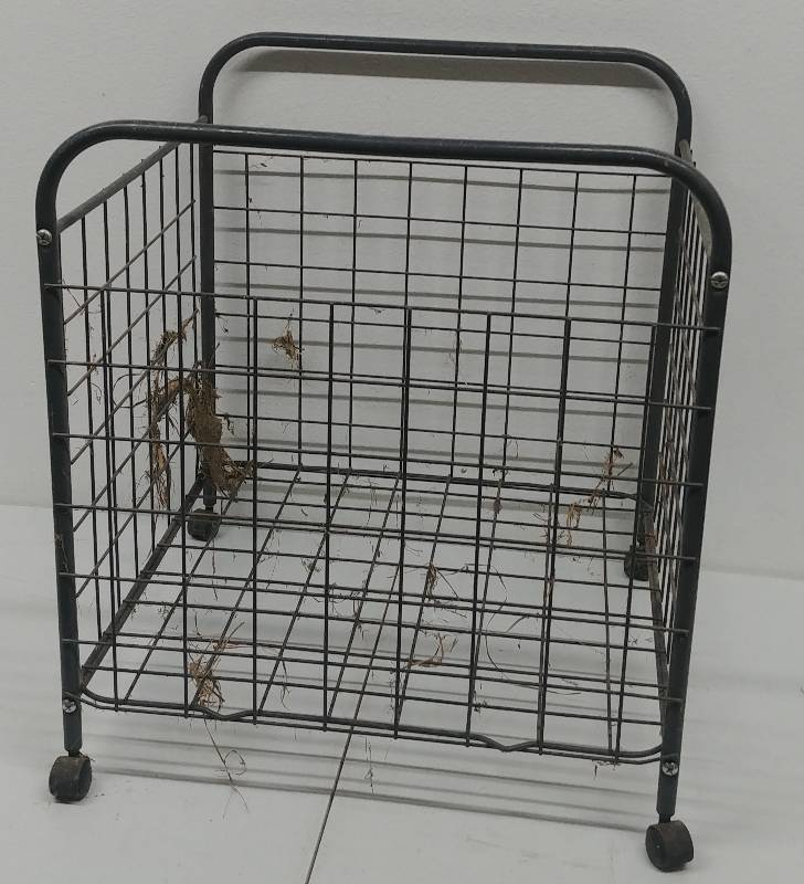 lot 199 image: Rolling Metal Storage Cart 20x21x20