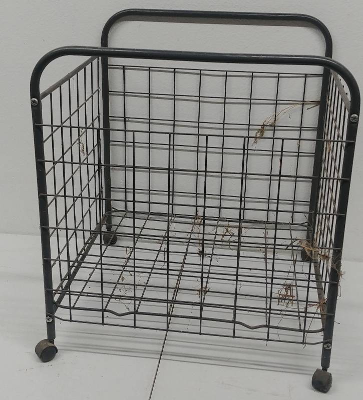 lot 200 image: Rolling Metal Storage Cart 20x21x20