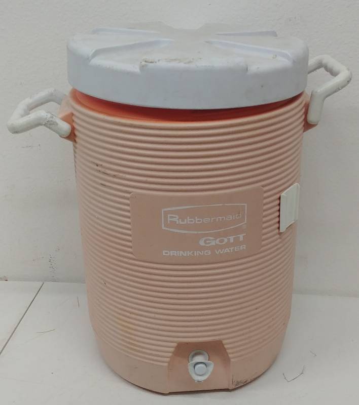 lot 201 image: Rubbermade Cooler Jug