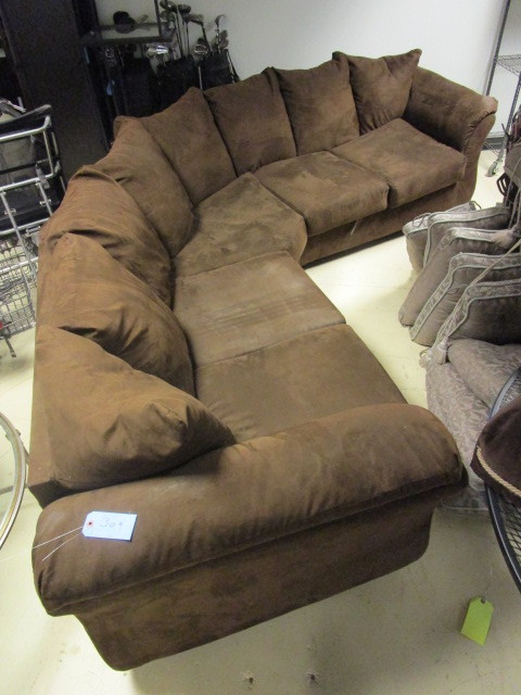 SECTIONAL COUCH
