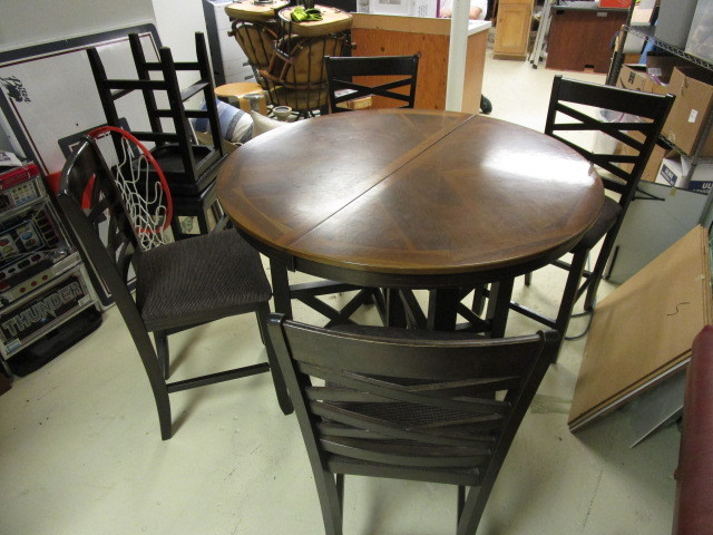 HIGH TOP TABLE WITH CHAIRS