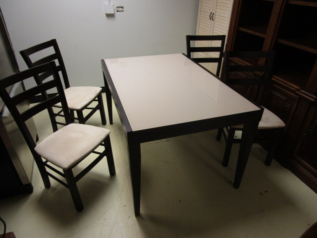 CONTEMPORARY GLASS TOP DINING TABLE AND CHAIRS