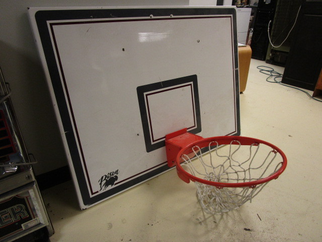 BASKETBALL HOOP WITH BACKBOARD