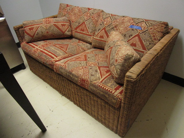 WICKER LOVESEAT