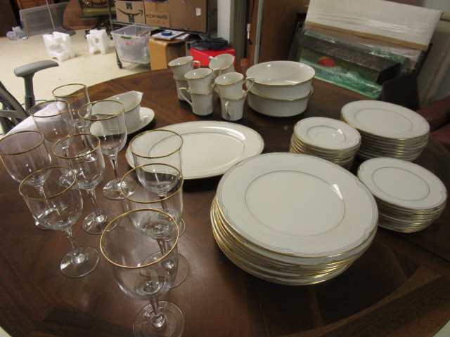 NORITAKI GOLDEN COVE CHINA AND GOLD TRIMMED STEMWARE