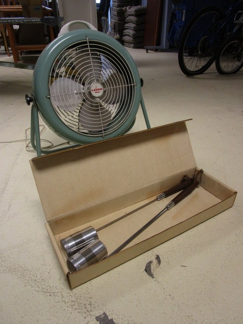 MULTIDIRECTIONAL FAN AND SALT AND PEPPER SHAKERS