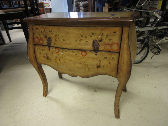 CHEST OF DRAWERS