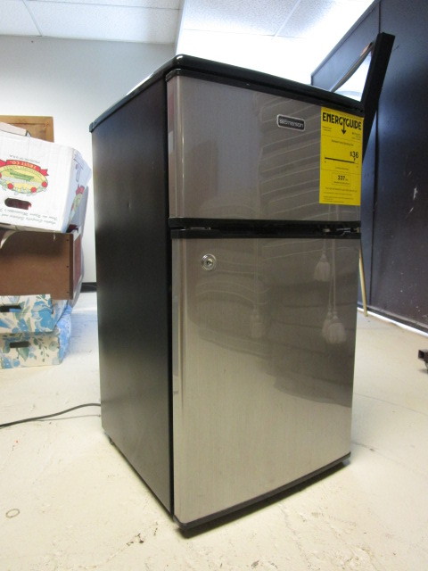 SMALL DORM FRIDGE