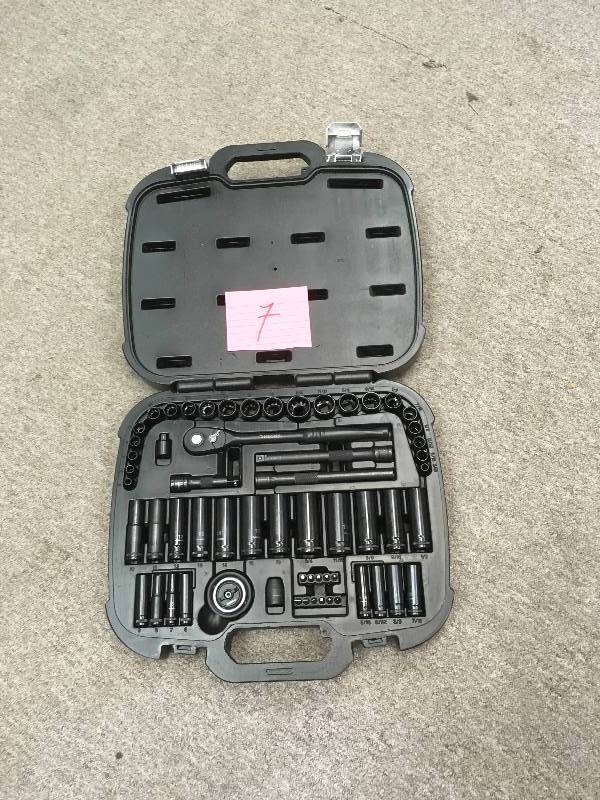 lot 7 image: Husky 38 in. Drive 100-Position Universal SAE and Metric Mechanics Tool Set (60-Piece) not used