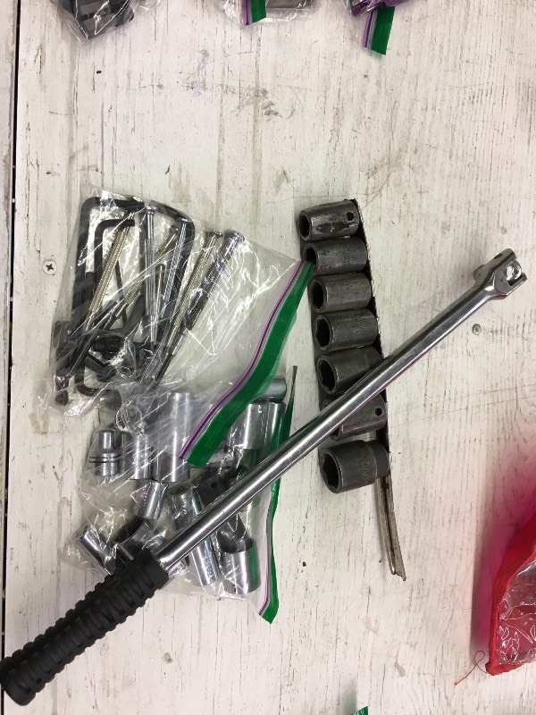 lot 134 image: Allen Wrench and Ratchet Set