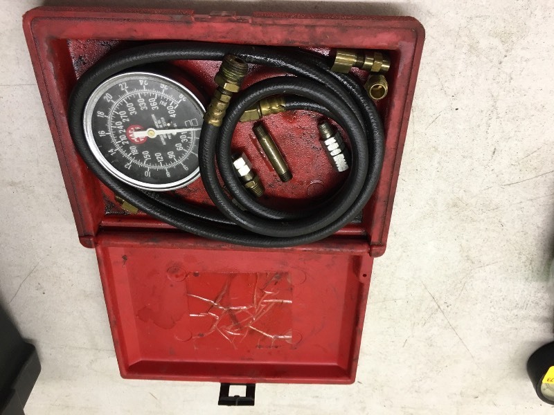 lot 174 image: Oil Pressure Tester
