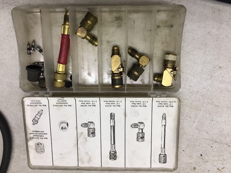 lot 171 image: Charging Hose Adaptor Fitting Kit