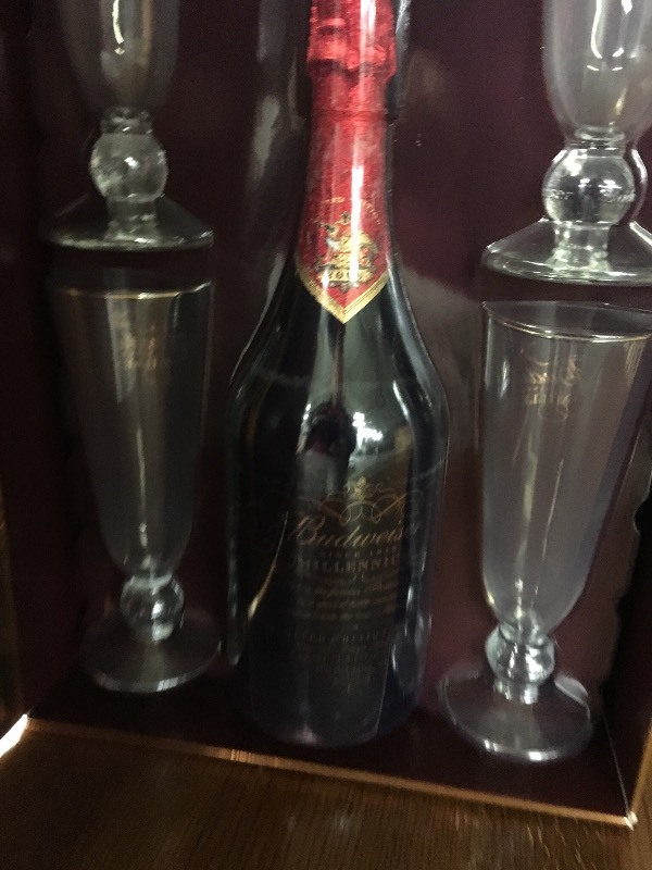 lot 179 image: Budweiser Millennium Glass Set
